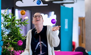 designer-juggling-adobe-creative-suite-balls designer-juggling-adobe-creative-suite-balls