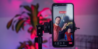 Andrew Dobbie Tiktok Phone Entertaining Dad Andrew Dobbie Tiktok Phone Entertaining Dad