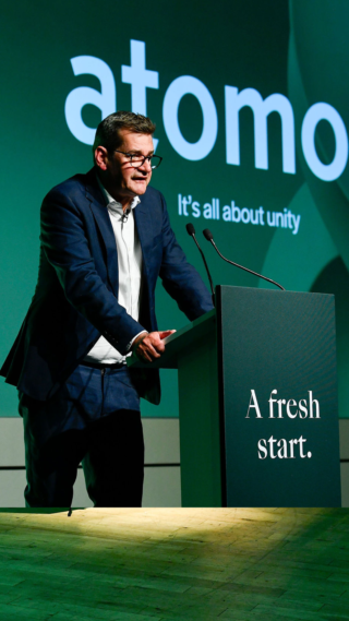 photo of Jonathan Polin, CEO of atomos on a stage with green background