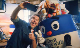 New  photos showing Ethan Hawke taking a selfie with Darell the Barrel