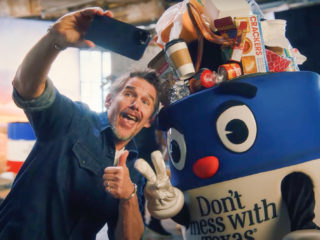 New photos showing Ethan Hawke taking a selfie with Darell the Barrel